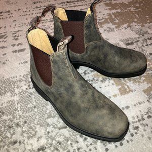 PRICE SLASHED: Blundstone Dress Chelsea Boots!! BARELY worn!!